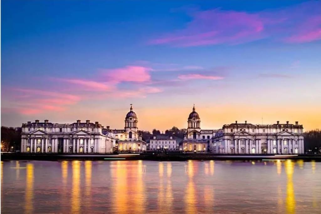Greenwich Haven, Appartamento *